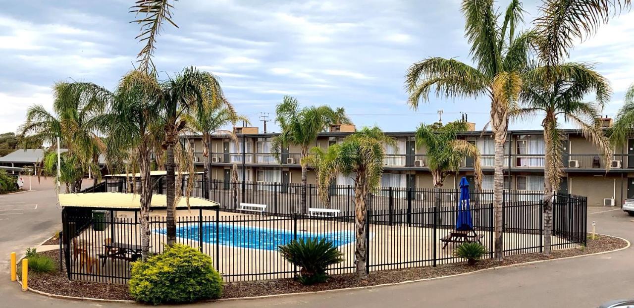 Westland Hotel Motel Whyalla Exterior foto